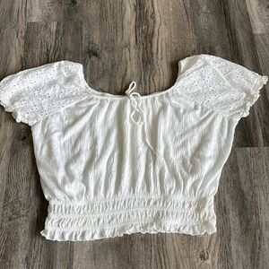 Caution to the Wind Women’s White Cropped Eyelet Top, Elastic Hem. Size medium.